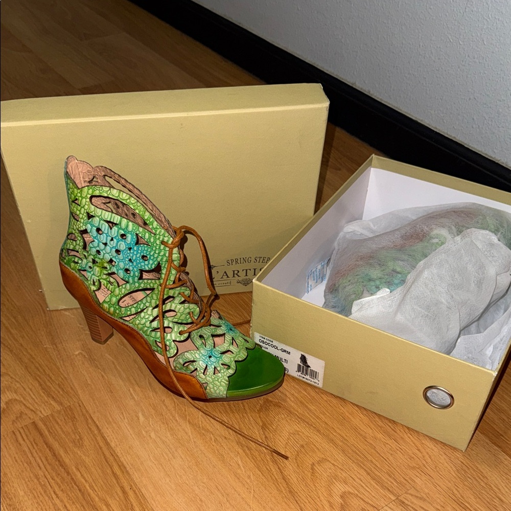 L'artisye Artisan Vibrant Green and Tan Heeled Boots